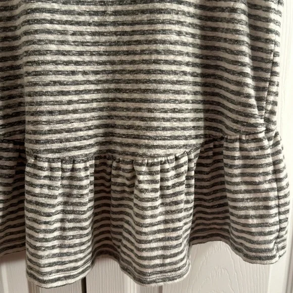 Abercrombie & Fitch Flowy Tank Top Size Small Gray & White - Picture 3 of 8